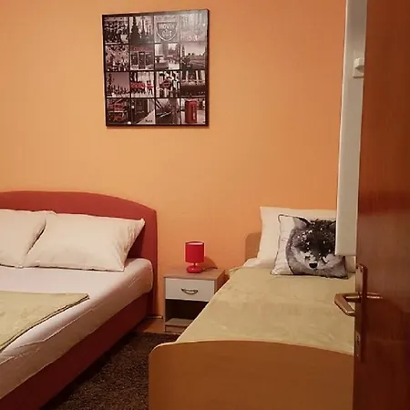 Nena Apartment Split