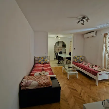 Nena Apartment Split