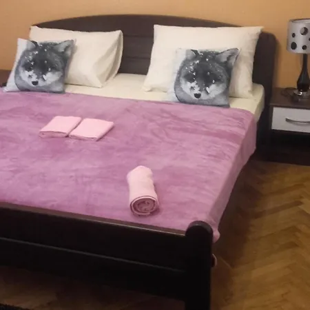 Nena Apartment Split