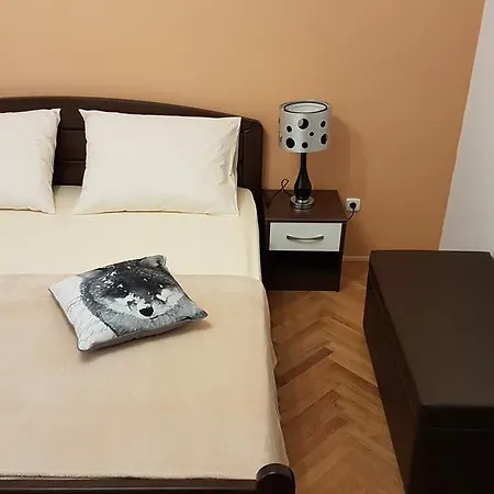 Nena Split