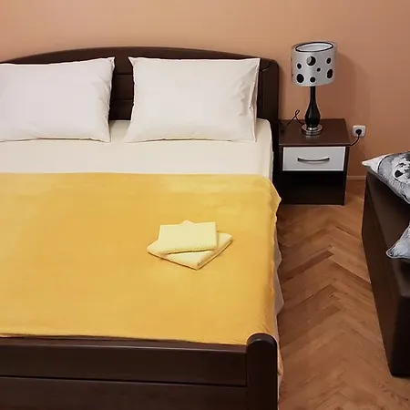 Nena Apartment Split