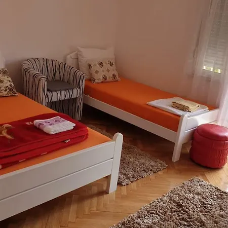 Nena Apartment Split