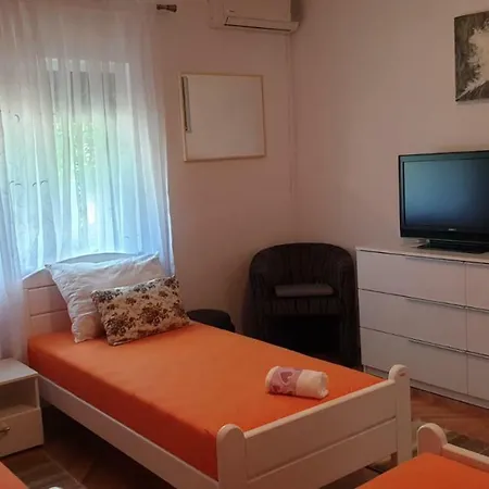 Nena Apartment Split