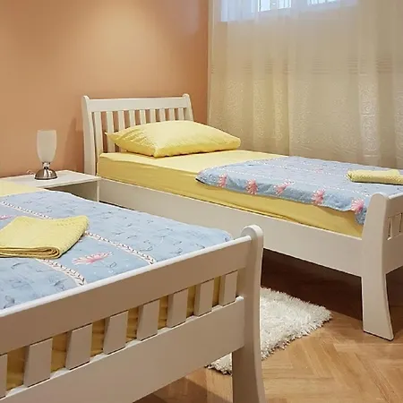 Nena Apartment Split